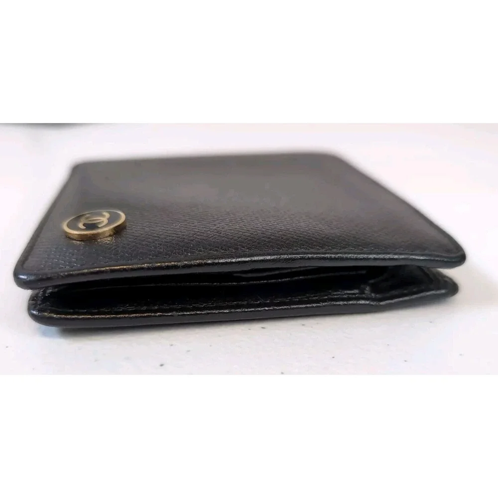 Chanel Coco Button Bifold Wallet With Hologram In Excellent Condition